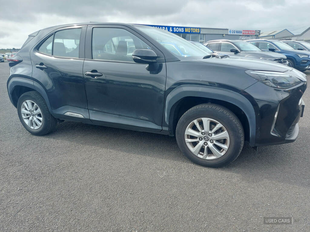 Toyota Yaris Cross 1.5 Hybrid Icon Cvt BC73VDK Black #2