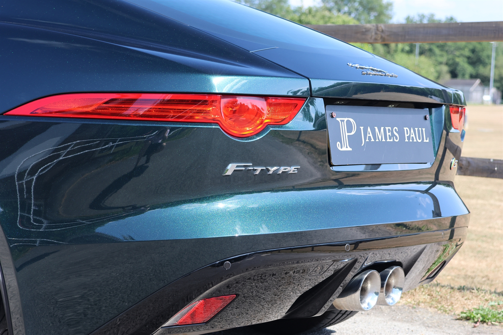 Jaguar F-Type V6 R-dynamic White #18