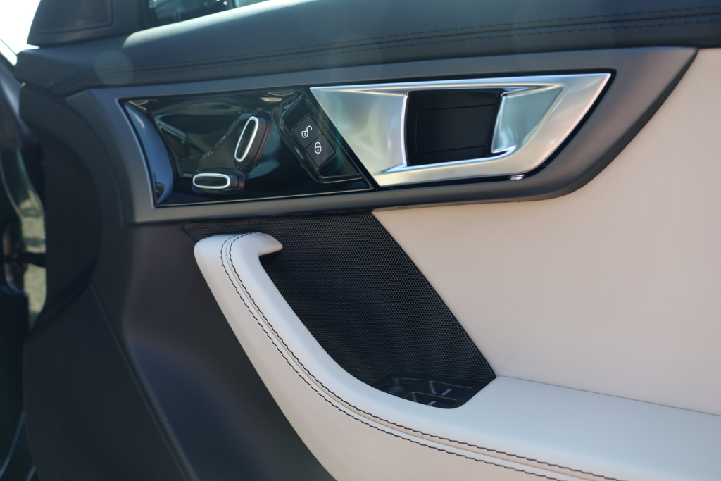 Jaguar F-Type V6 R-dynamic White #14