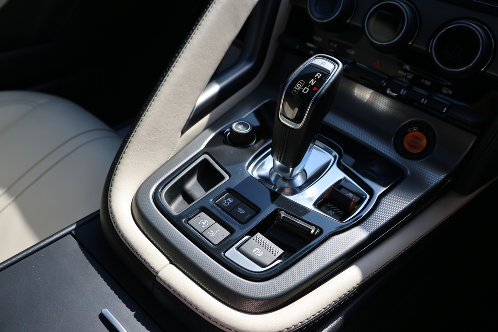 Jaguar F-Type V6 R-dynamic White #10