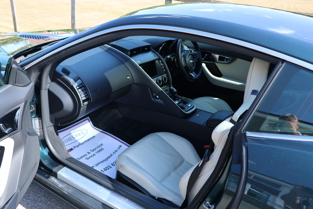 Jaguar F-Type V6 R-dynamic White #20