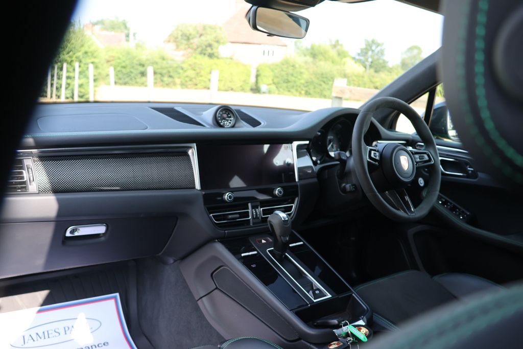 Porsche Macan Petrol  #32
