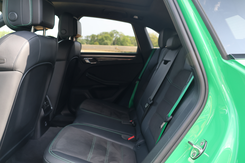 Porsche Macan Petrol  #31
