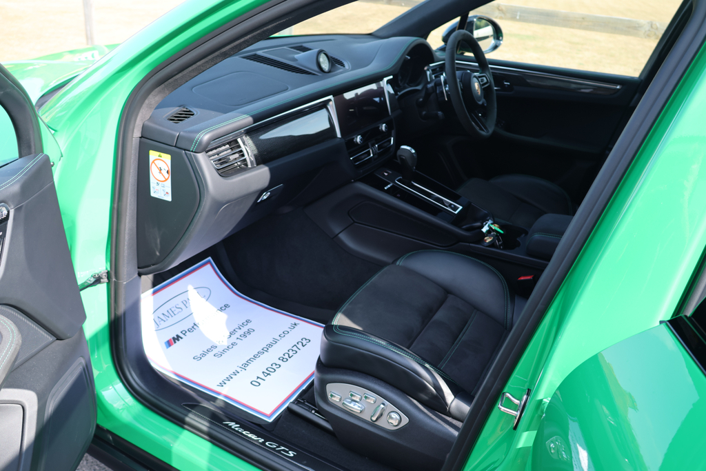 Porsche Macan Petrol  #27