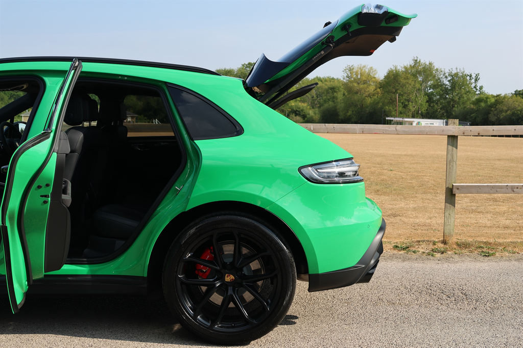 Porsche Macan Petrol  #36