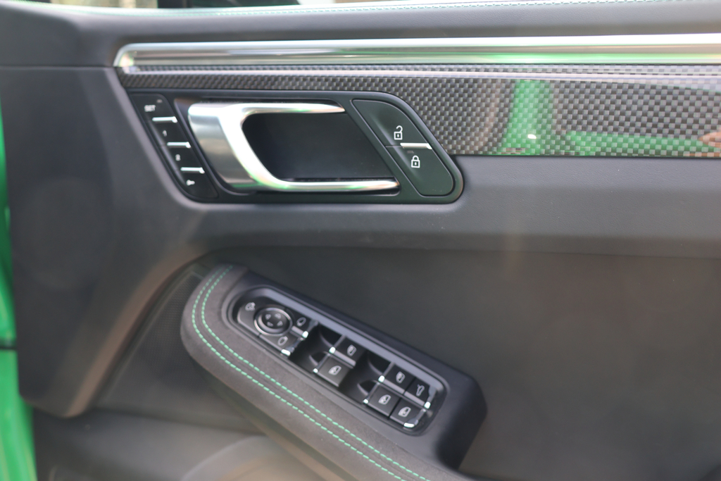 Porsche Macan Petrol  #23