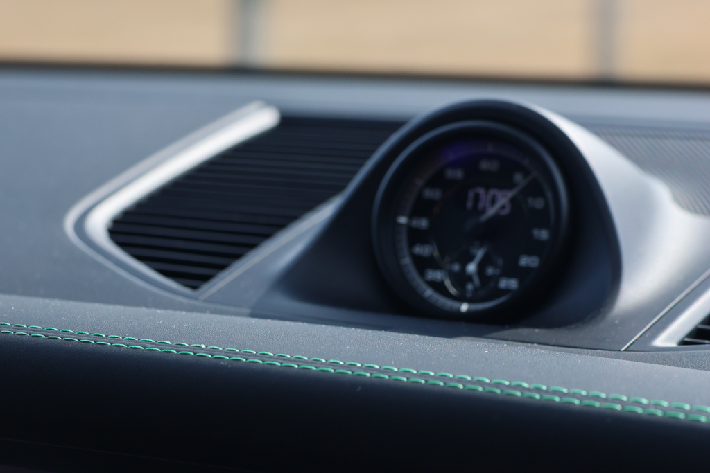 Porsche Macan Petrol  #17