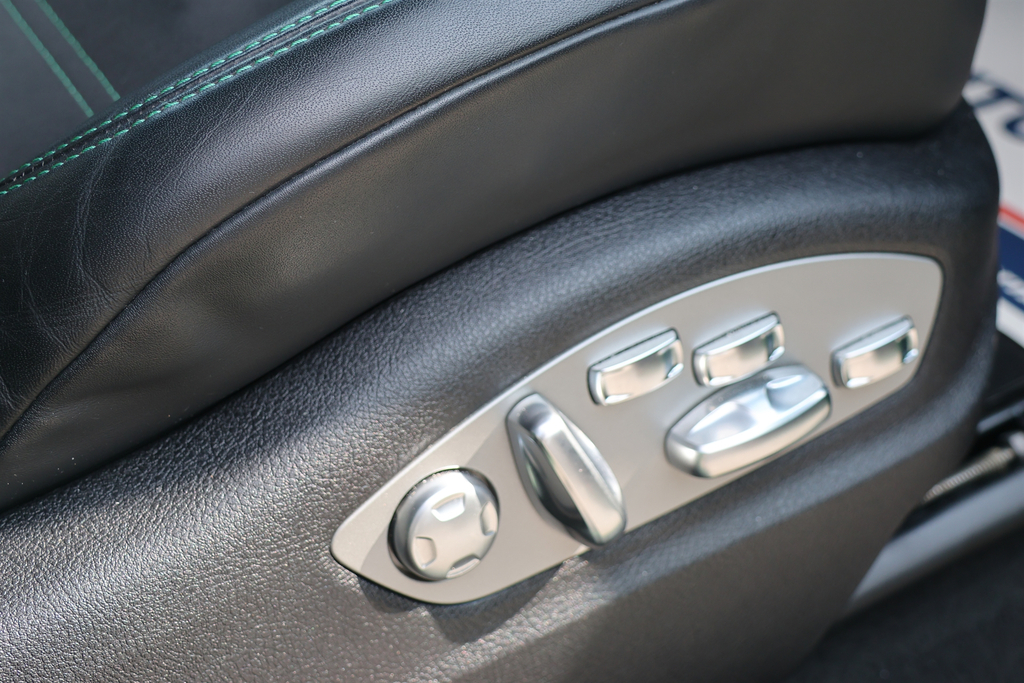 Porsche Macan Petrol  #24