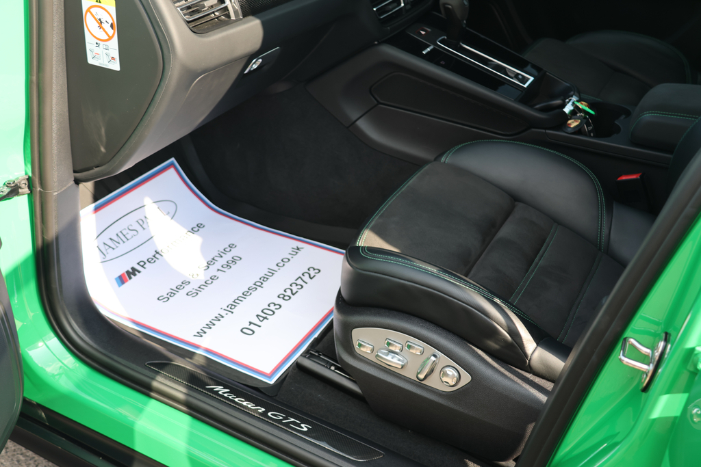 Porsche Macan Petrol  #29