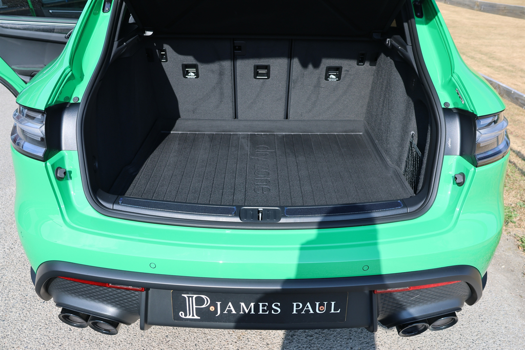 Porsche Macan Petrol  #34