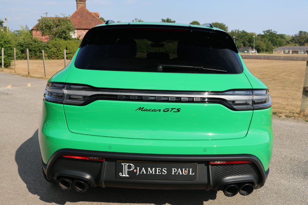 Porsche Macan Petrol  #37