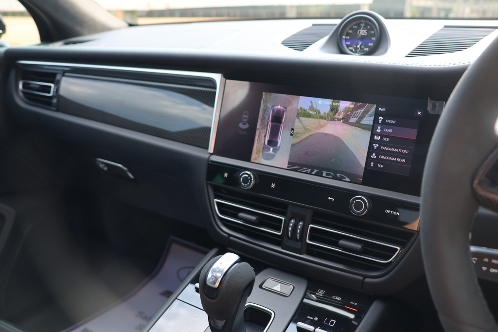 Porsche Macan Petrol  #8