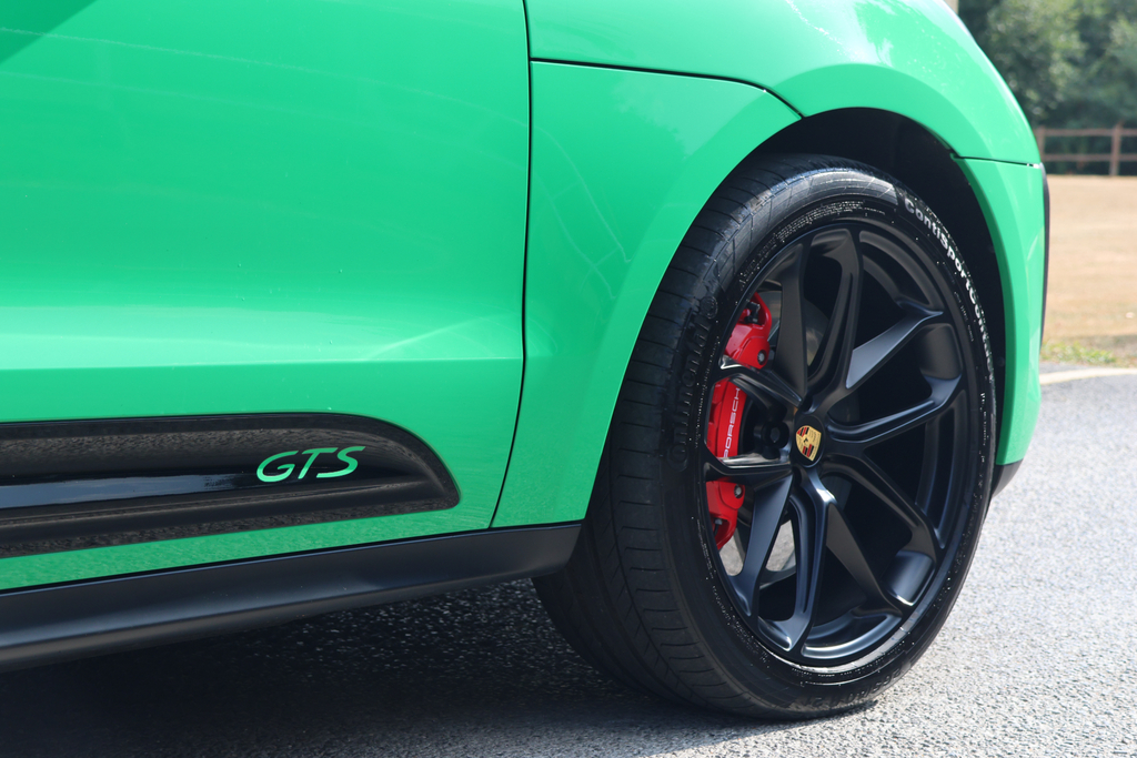 Porsche Macan Petrol  #22