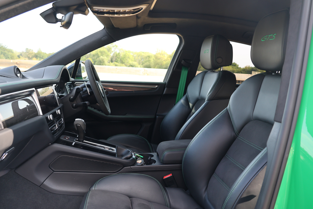 Porsche Macan Petrol  #16