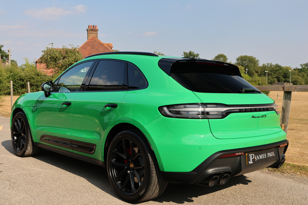 Porsche Macan Petrol  #15