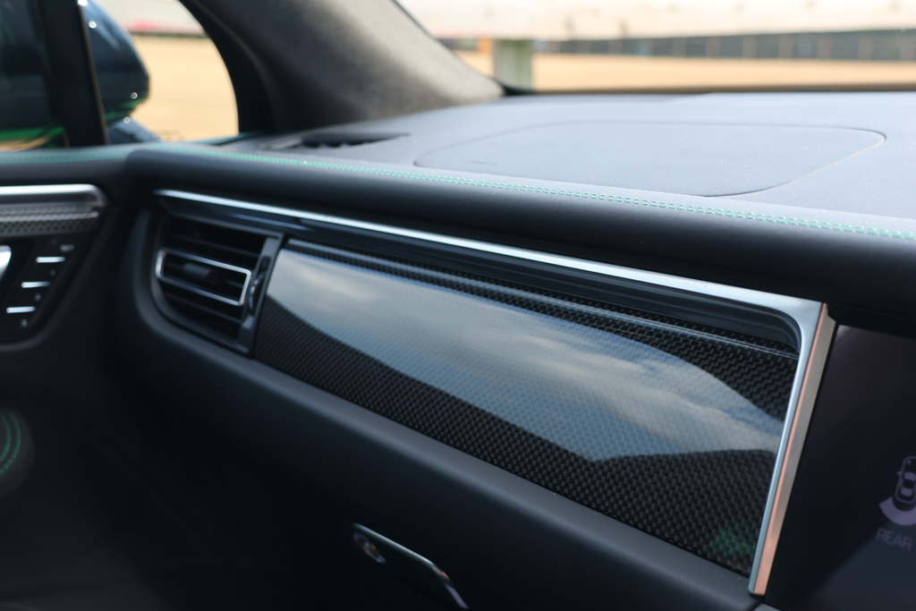 Porsche Macan Petrol  #14