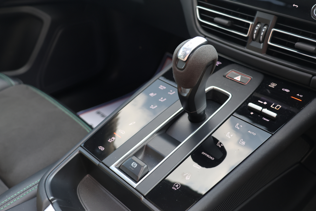 Porsche Macan Petrol  #12