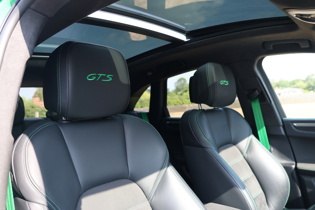 Porsche Macan Petrol  #10