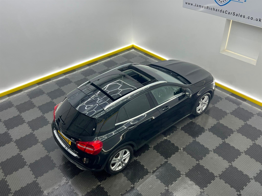 Mercedes-Benz GLA Class 2.1L Se Silver #40