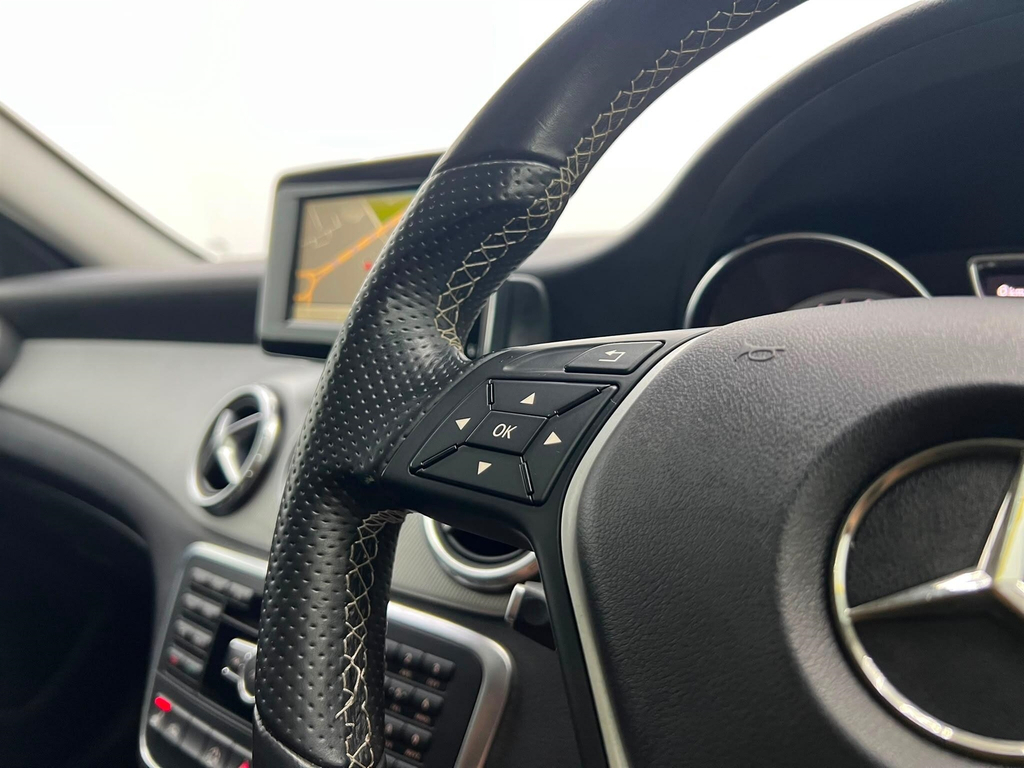 Mercedes-Benz GLA Class 2.1L Se Silver #16