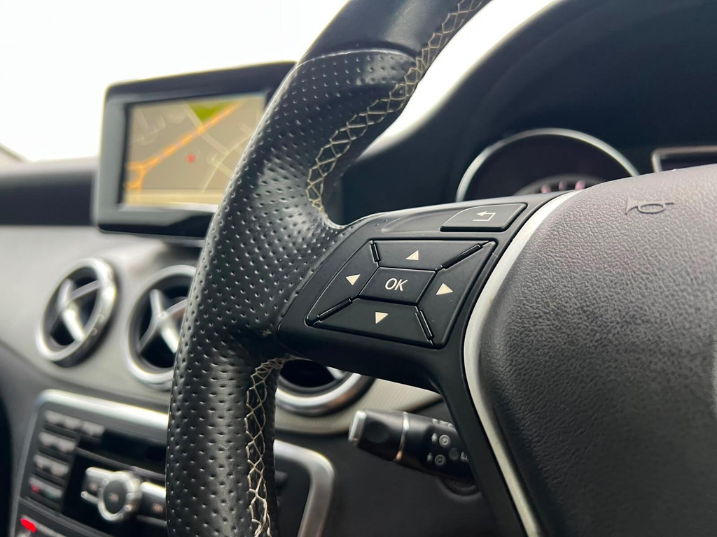 Mercedes-Benz GLA Class 2.1L Se Silver #27