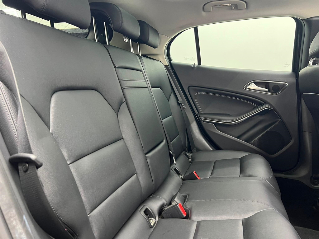Mercedes-Benz GLA Class 2.1L Se Silver #21