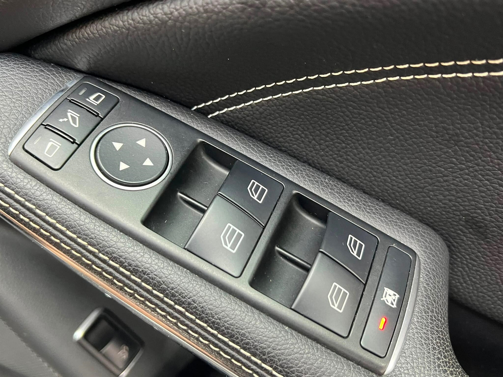 Mercedes-Benz GLA Class 2.1L Se Silver #26