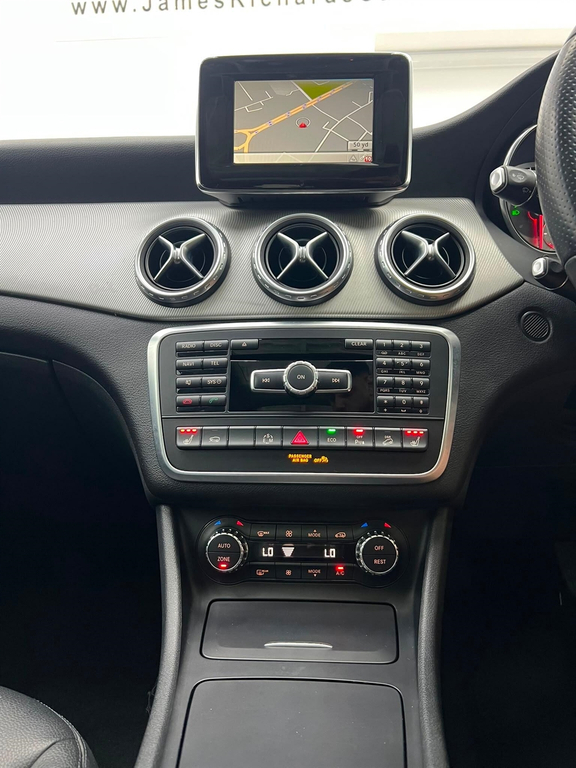 Mercedes-Benz GLA Class 2.1L Se Silver #32