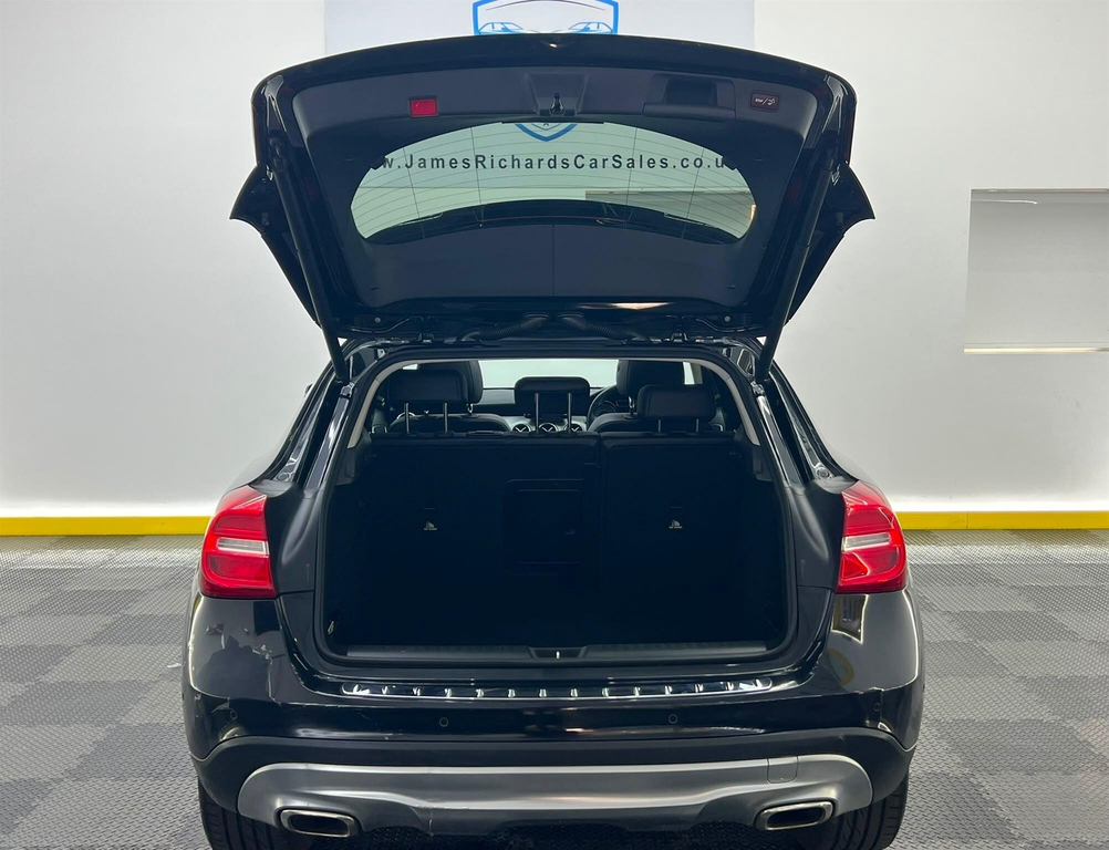 Mercedes-Benz GLA Class 2.1L Se Silver #36