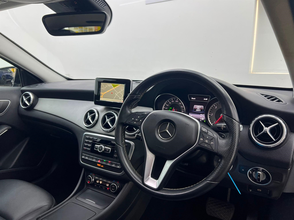Mercedes-Benz GLA Class 2.1L Se Silver #18