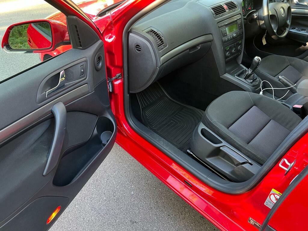 Skoda Octavia Hatchback Tdi Red #16