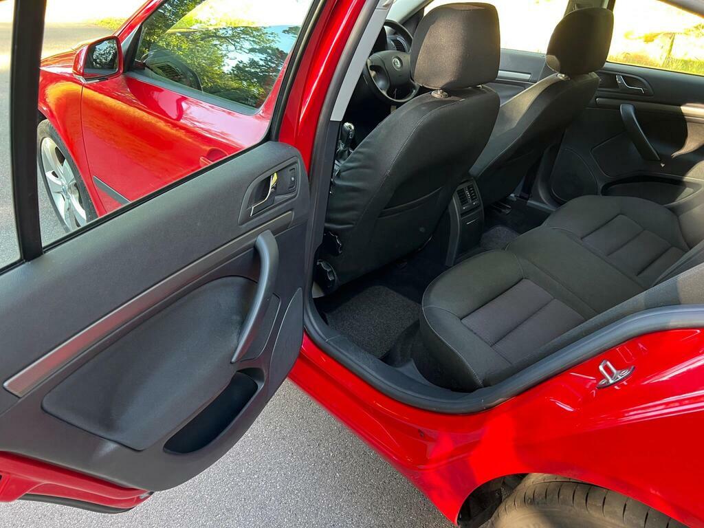 Skoda Octavia Hatchback Tdi Red #19