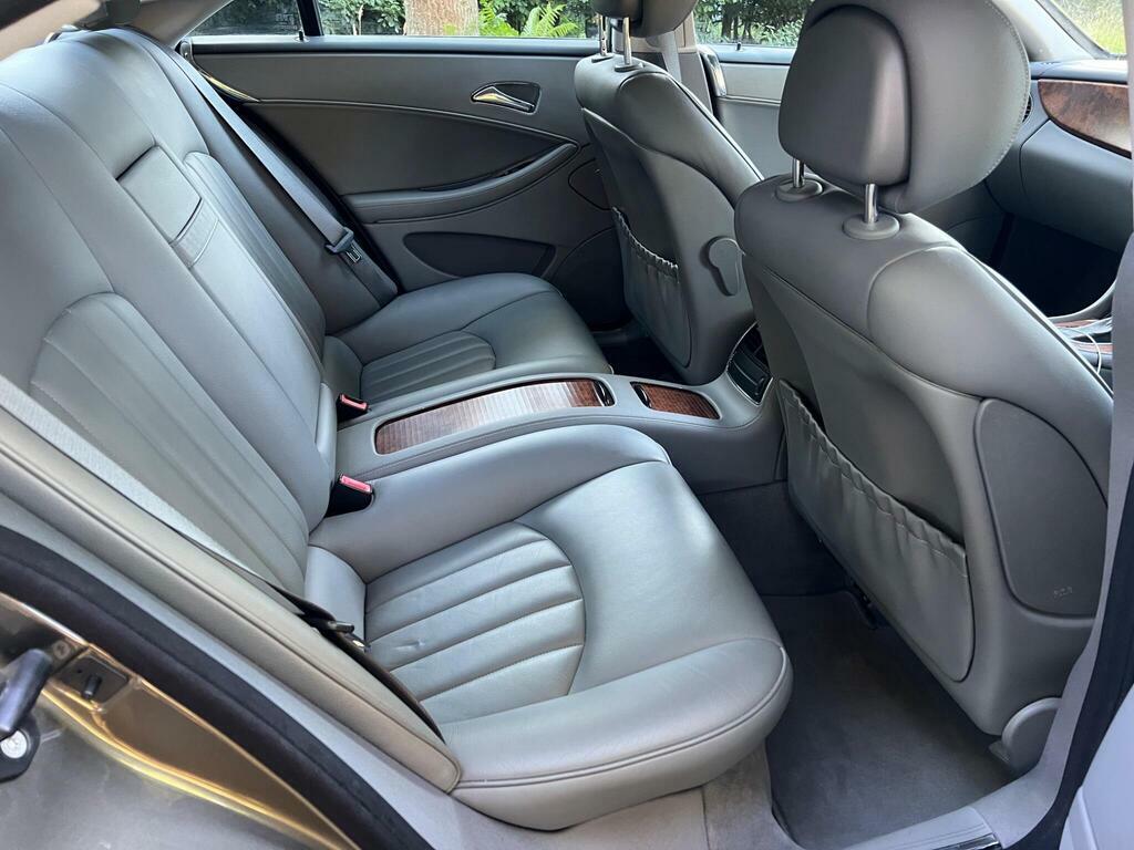 Mercedes-Benz CLS 3.0 Cls320 Cdi Coupe 7G-tronic 200 Gk Silver #17