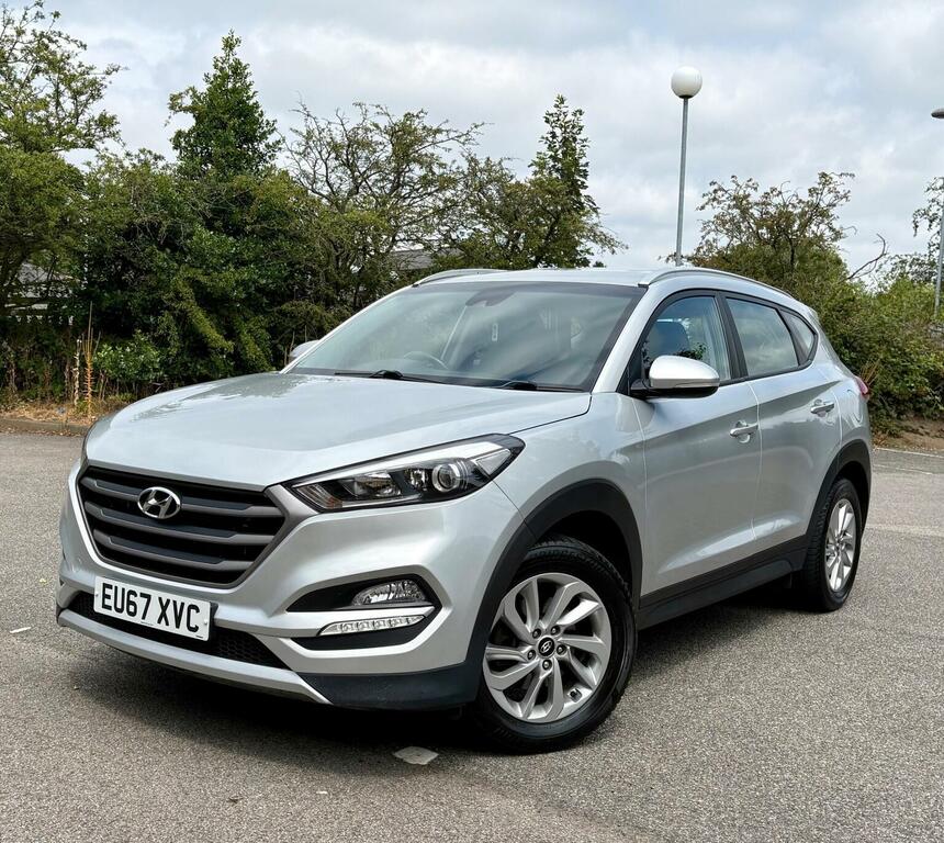 Hyundai Tucson 1.7 Crdi Blue Drive Se Nav Euro 6 Ss Silver #2