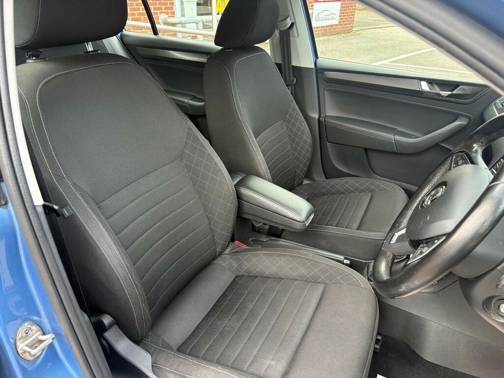 Skoda Rapid Skoda Hatchback 1.0 Tsi 110 Se Tech Blue #24
