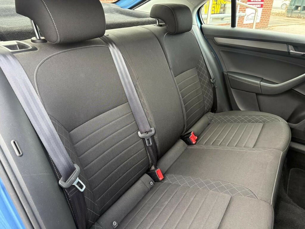 Skoda Rapid Skoda Hatchback 1.0 Tsi 110 Se Tech Blue #38