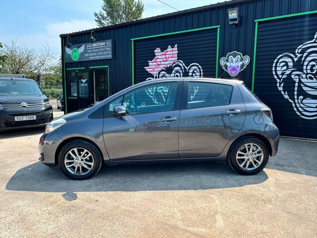 Toyota Yaris D-4d Icon Plus Hatchback Grey #2