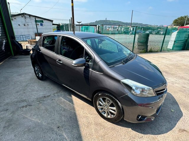 Toyota Yaris D-4d Icon Plus Hatchback Grey #6