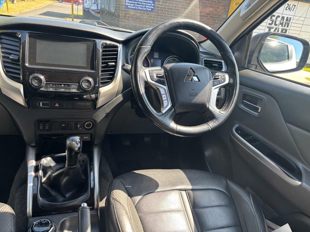 Mitsubishi L200 Pickup #10