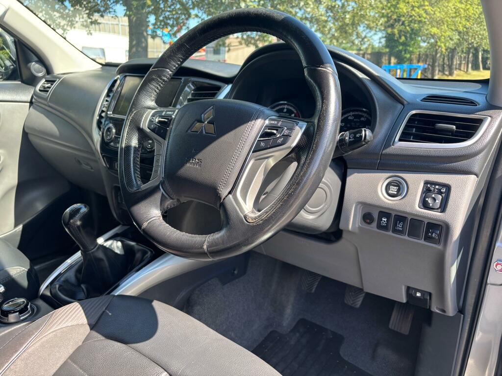 Mitsubishi L200 Pickup #9