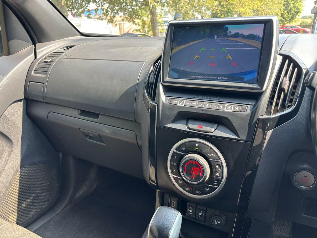 Isuzu D-Max 1.9 Td Utility Pickup Extended Cab Manu White #13
