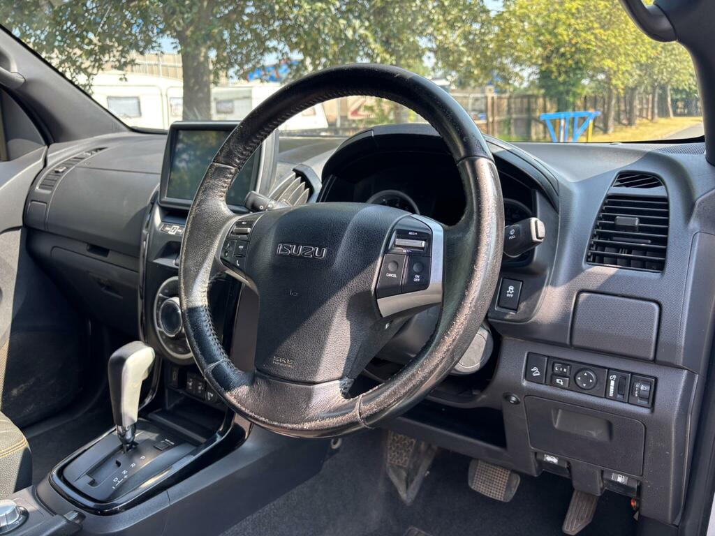 Isuzu D-Max 1.9 Td Utility Pickup Extended Cab Manu White #9