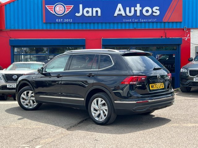 Volkswagen Tiguan Allspace 2022 1.5 Tsi Life Dsg Euro 6 Ss Black #2