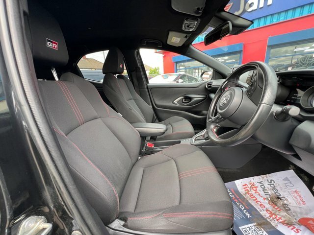 Toyota Yaris 2023 1.5 Vvt-h Gr Sport E-cvt Euro 6 Ss Black #4