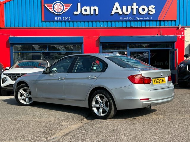 BMW 3 Series Estate 2.0 318D Luxury Touring Euro 5 Ss 5 White #14