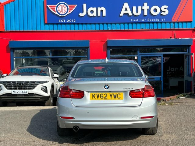 BMW 3 Series Estate 2.0 318D Luxury Touring Euro 5 Ss 5 White #19
