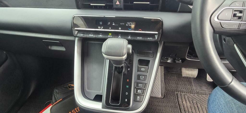 Toyota Noah 1.8 Hybrid 202222 7 Seats Mpv Ulez Free Fre Black #14