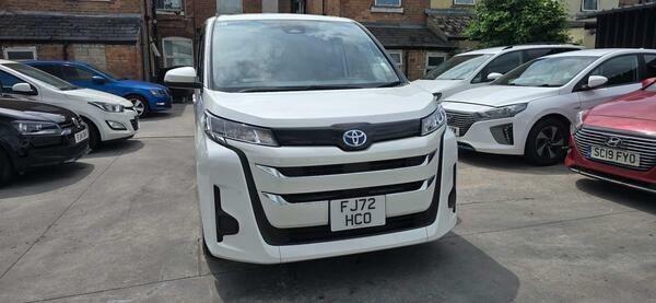 Toyota Noah Mpv White