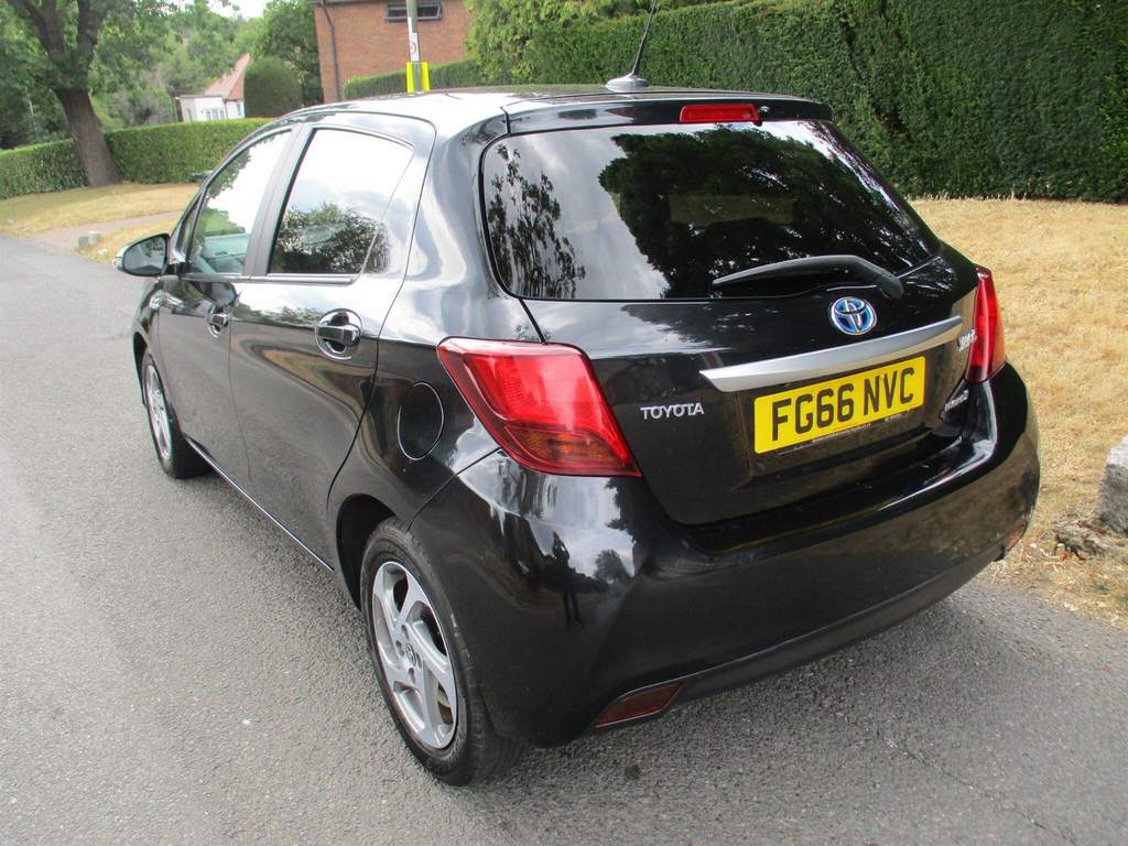 Toyota Yaris 1.5 Vvt-h Icon E-cvt Euro 6 Safety Sense  #3