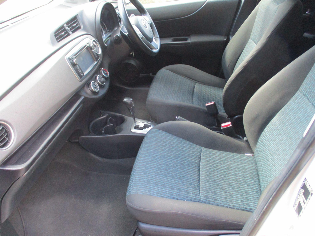 Toyota Yaris Hatchback White #9